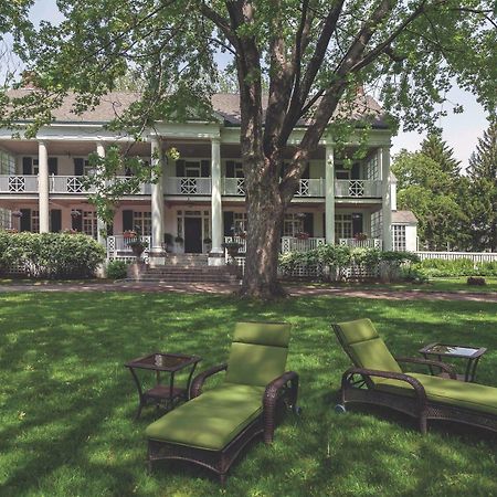 Montrose Inn Belleville Bagian luar foto