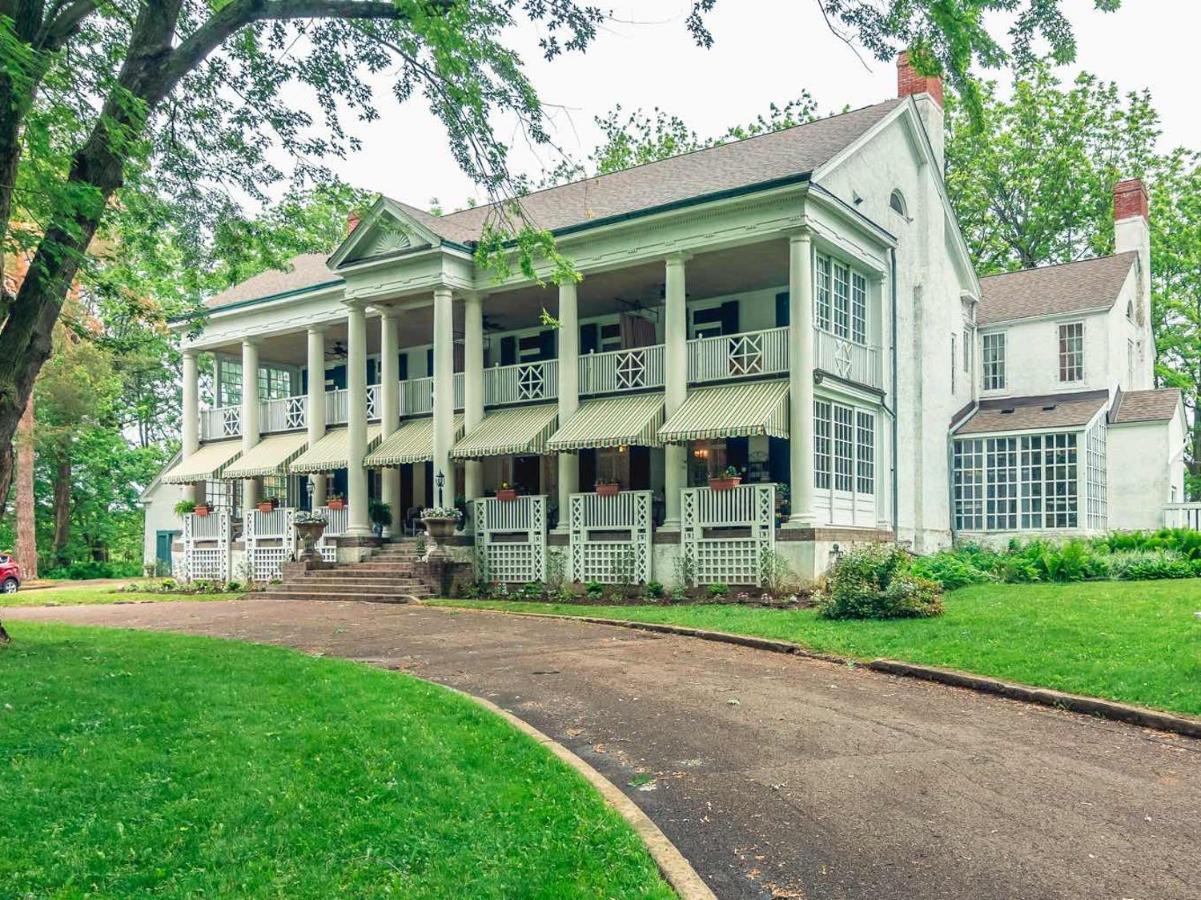 Montrose Inn Belleville Bagian luar foto