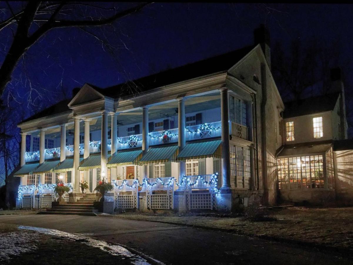 Montrose Inn Belleville Bagian luar foto