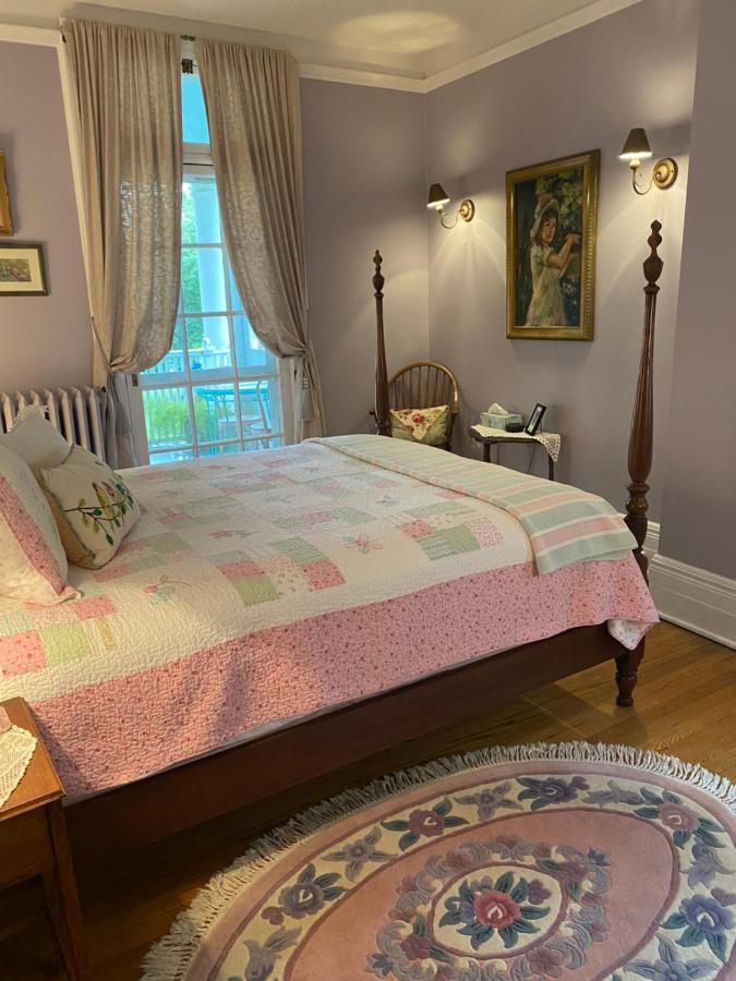 Montrose Inn Belleville Bagian luar foto