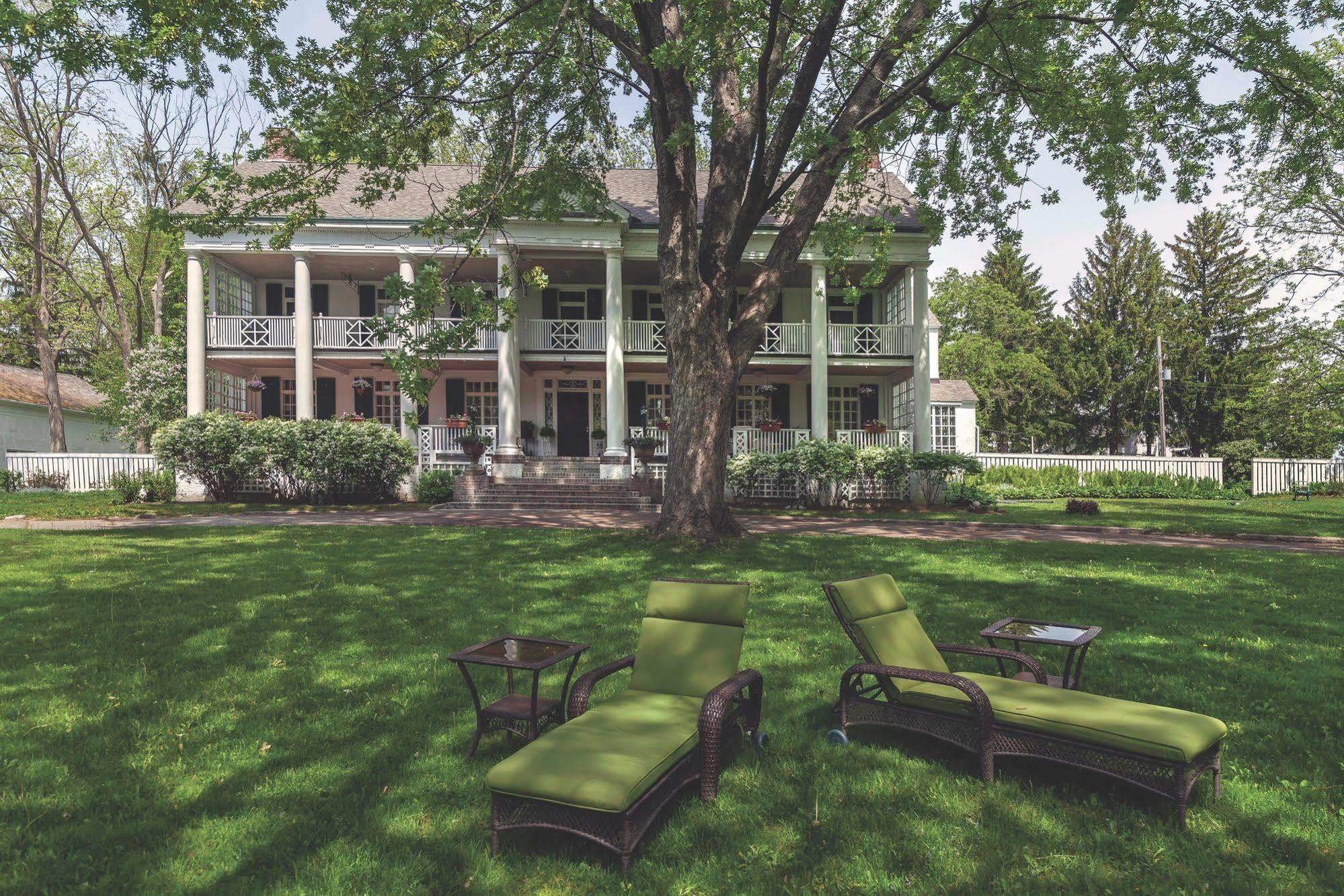 Montrose Inn Belleville Bagian luar foto