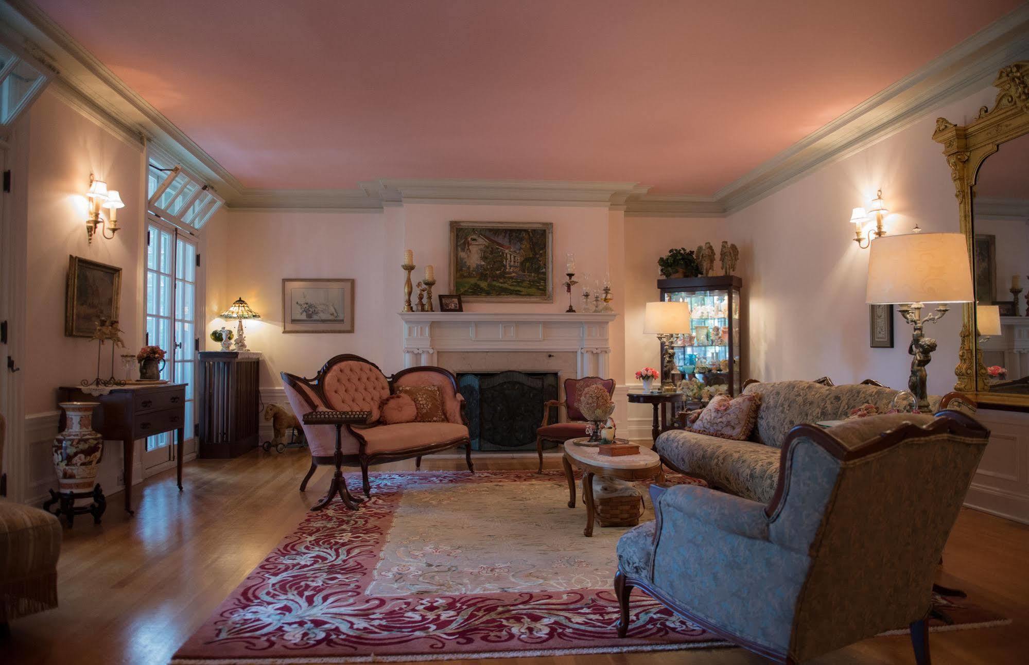 Montrose Inn Belleville Bagian luar foto